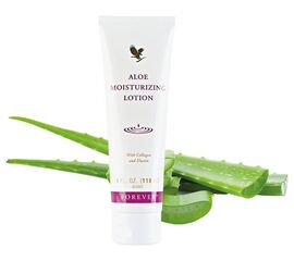 Aloe Moisturizing Lotion
Die Extraportion Feuchtigkeit mit dezenter Duftnote für Gesicht und Körper. Besonders geeignet für feuchtigkeitsarme Haut. Gleicht erste Fältchen aus dank seiner effizienten Kombination von Aloe Vera mit Elastin, Kollagen, Jojoba- und Aprikosenkernöl.