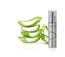 infinite by Forever firming serum
Die Kraft der Aloe wird im firming serum durch ein klinisch getestetes Peptid aus drei Aminosäuren (Tripeptid) noch verstärkt, das den natürlichen Prozess der Haut nachahmt, um das Hautbild zu festigen und die Erscheinung kleiner Fältchen zu reduzieren. Zusammen mit natürlichen Inhaltsstoffen und unserer bewährten Forever Aloe, liefert das firming serum der Haut Feuchtigkeit, Straffheit und Elastitzität. Für ein jugendliches, strahlendes Aussehen.