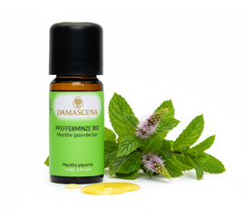 Pfefferminzöl BIO 10ml

Die europäische Minze ist wohl die bekannteste Vertreterin in der Familie der Minzen. Das ätherische Öl des Pfefferminze BIO wird für die Mundpflege und in der Lebensmittelindustrie eingesetzt. Auf der körperlichen Ebene wirkt die Pfefferminze verdauungsfördernd, entkrampfend, schmerzstillend und Immunsystem stärkend. Die Pfefferminze hilft bei drohender Ohnmacht und weckt die Lebensgeister. Hochschlagenden Emotionen kühlt sie ab und bringt Klarheit in verfahrene Situationen. Bei Konzentrationsstörungen und geistiger Überlastung bringt sie neue Energie.

✔️ Pfefferminze mischt sich gut mit Lavendel, Majoran, Rosmarin, Eukalyptus, Weisstanne und Benzoe.
✔️ Pfefferminzöl sollte nicht für ein Vollbad verwendet werden!
✔️ Nicht für Kinder unter sechs Jahren verwenden!
✔️ Zu medizinischen und kosmetischen Einsatzmöglichkeiten geben Ihnen ausgebildete Fachkräfte gerne weitere Auskünfte.