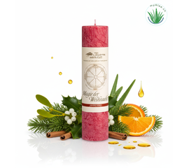 MyAloe.ch

Die Allgäuer Heilkräuterkerze "Geist und Magie der Weihnacht" ist eine handgefertigte Kerze aus 100% pflanzlichem Stearin, die mit verschiedenen Weihnachts-relevanten Heilkräuterextrakten, wie Tanne, Mistel, Zimt und Orange, angereichert ist. Sie dient dazu, eine stimmungsvolle und besinnliche Atmosphäre während der Advents- und Weihnachtszeit zu schaffen und soll durch ihre Schwingungen und Essenzen die "Magie der Weihnacht" im Menschen erwecken und ein Licht in die dunkelste Nacht bringen. 


✨ Heilkräuteressenzen und ätherische Öle: 
Die Kerze enthält Auszüge, ätherische Öle, Essenzen und Tinkturen von Weihnachts-typischen Heilkräutern und -pflanzen. 


✔️ Aktivierung:
Durch das Brennen wird die Information und Schwingung der Inhaltsstoffe freigesetzt, was eine Wirkung ähnlich einer feinen Räucherung hat. 

✔️ Unterstützung von Intentionen:
Sie soll die eigenen geistigen Intentionen und mentalen Absichten unterstützen, wie die Begrüßung des Lichts, die Förderung von Achtsamkeit, Dankbarkeit, Liebe und Frieden. 

✔️ Dauerhafte Wirkung:
Die Kerze soll helfen, den "Geist der Weihnacht" über die Weihnachtszeit hinaus im ganzen Jahr zu bewahren.  

✨ Unterschied zu Duftkerzen 
Es handelt sich nicht um Duftkerzen im klassischen Sinne, auch wenn ein leichtes Aroma entsteht. Der Fokus liegt auf der spirituellen Wirkung der Heilkräuter und nicht auf dem Dufterlebnis.