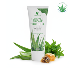 MyAloe.ch

Forever Bright - Zahngel

Die reinigende und pflegende Wirkung der Aloe Vera kommt auch bei der Zahnpflege zum Tragen. Mit den besten Ergebnissen: Der Zusatz von Bienenpropolis macht Forever Bright zu einem Zahnpflegemittel von höchster Güte. Es wirkt schonend bei empfindlichem Zahnfleisch. Das alles und nicht zuletzt sein erfrischender Geschmack werden auch Dich beim ersten Versuch überzeugen. Für ein strahlendes Lächeln und frischen Atem.


✔️ Forever Bright
Bei der Zahnpasta kommt es auf die richtige Pflege an: Forever Bright reinigt extrem schonend mit Aloe Vera, die Zahnpasta ist frei von Bleich- sowie Schleifmitteln und stärkt Dein Zahnfleisch. Die perfekte milde Zahnpasta mit Aloe Vera für Dich!


✨ 36% reines Aloe-Vera-Gel
✨ Mit Bienenpropolis
✨ Stärkt das Zahnfleisch
✨ Erfrischender Minz-Geschmack