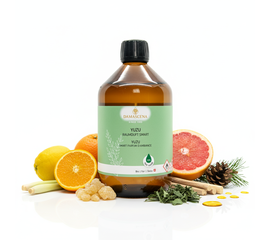 Parfum d'ambiance Smart Yuzu - Parfum d'ambiance 100 % naturel pour le diffuseur d'arôme SMART


Découvrez la pure fraîcheur de l'été avec le parfum d'ambiance Smart Yuzu, un bouquet de senteurs pétillantes et fruitées composé d'huiles essentielles 100 % pures et naturelles. La combinaison unique de yuzu, de pamplemousse, d'orange, de citronnelle, d'encens, de bois de Ho et de patchouli offre légèreté, fraîcheur et une atmosphère pleine de joie de vivre.

Mis en bouteille à la main en Suisse, durable, végétalien et sans additifs synthétiques - pour une ambiance de bien-être naturelle qui harmonise le corps, l'esprit et l'âme. (Utilise le parfum d'ambiance Smart uniquement pour le Smart Aroma Diffuser!



✅ 4 avantages clés en un coup d'œil ¹⁾
✔️ parfum d'été pétillant et fruité - améliore l'humeur, vivifie & harmonise.
✔️ Purifie & rafraîchit l'air ambiant - idéal pour la maison, le bureau, le cabinet médical & les salles de bien-être.
✔️ 100 % naturel & végétalien - mis en bouteille à la main en Suisse, exempt d'additifs synthétiques
✔️ Essences d'aromathérapie traditionnellement éprouvées - yuzu, citronnelle, encens & patchouli pour l'équilibre et le bien-être
