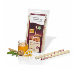 Traditional Ohrkerzen mit dem magischen Duft von Honig, Salbei und Kamille


Die Biosun Ohrkerzen Traditional duften entspannend nach Honig, Salbei und Kamille. Sie werden nach alter Tradition aus Baumwolle und Bienenwachs in liebevoller Handarbeit hergestellt.
Die traditional Aroma-Essenz entführt Sie mit dem magischen Duft in eine tiefe Entspannung. Die Kombination hochwertiger, natürlicher Aromen schenkt neue Kraft und lässt Sie ein großartiges Wohlbefinden spüren.

Auf einfache und natürliche Weise führt dieses Ritual zu einer ganzheitlichen Entspannung für Körper, Geist und Seele. Wärme, wohlige Düfte, sanfte Klänge sowie das leise Knistern der Ohrkerzen-Flamme führen zu einem Dreiklang der Sinne. Diejenigen, die das Earcandling geniessen, gleiten langsam in einen tiefen Entspannungszustand.



✅ Details zu den Biosun Ohrenkerzen
Brenndauer: 10-12 Minuten je Ohrenkerze
Länge: ca. 22 cm
Lagerung: Trocken und kühl
Inhalt: 5 Paare (10 Stück)
