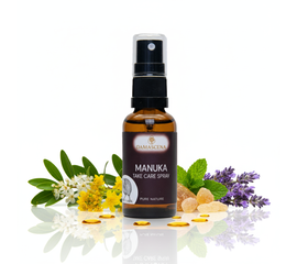 Manuka Take Care Spray BIO - Votre protection naturelle & aide au soin en voyage
myaloe.ch

Adoucissant, purifiant & bienfaisant - 100 % naturel & certifié BIO
Le Manuka Take Care Spray BIO est ton fidèle compagnon pour toutes les petites urgences du quotidien - que tu sois en déplacement, au bureau ou en voyage.
Cette composition finement dosée d'eau de menthe poivrée, d'huile de manuka, d'immortelle, de lavande fine et d'encens nettoie, apaise et soigne la peau de manière naturelle.

Il est idéal pour soigner la peau en cas d'écorchures, d'irritations, de piqûres d'insectes ou après le rasage
L'huile essentielle de lavande est une huile de lavande. Grâce à ses propriétés antibactériennes, rafraîchissantes et régénératrices, le spray procure une sensation de fraîcheur et de soin à la peau - toujours et partout.

Un coup de spray suffit - et ta peau te dit merci.



✅ Tes 4 avantages clés avec Manuka Take Care Spray BIO
Adoucissant & régénérant - Soutient la peau en cas de rougeurs, d'irritations et de petites blessures.
Nettoyant & rafraîchissant - Idéal pour les mains, la bouche ou en voyage comme aide naturelle à l'hygiène.
Naturel & doux pour la peau - Ingrédients 100 % naturels, sans additifs synthétiques, végétalien & non testé sur les animaux.
Tout à fait bienfaisant - Ne soigne pas seulement la peau, mais renforce aussi l'équilibre émotionnel grâce à la composition harmonisante du parfum.