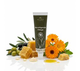 Unguento alla calendula – Trattamento lenitivo per pelli sensibili e stressate
Myaloe.ch

Protezione naturale. Rigenerazione delicata. Cura tradizionale.
La pomata alla calendula di ECHT NATUR è un classico collaudato della cura naturale della pelle e non dovrebbe mancare in nessuna farmacia domestica ben fornita. È prodotta artigianalmente in Svizzera secondo ricette tradizionali e a base di fiori di calendula (Calendula officinalis), raccolti con cura nella regione naturale di Flüeli-Ranft

Grazie alla combinazione di olio d'oliva di alta qualità, cera d'api ed estratti vegetali, l'unguento ha un effetto protettivo, lenitivo e rigenerante È ideale per la pelle sensibile, screpolata o irritata, nonché come trattamento di supporto in caso di cicatrici, piccole ferite, geloni, lacerazioni o lievi ustioni

Ogni lotto è un prodotto naturale autentico: le lievi differenze di colore e consistenza sono espressione della produzione artigianale e della qualità delle materie prime naturali.

L'unguento alla calendula non solo cura la tua pelle, ma ti dà anche fiducia nel potere della natura Ogni applicazione ti mette in contatto con la tradizionale conoscenza delle piante medicinali, con un attento lavoro manuale e con la rassicurante sensazione di dare alla tua pelle esattamente ciò di cui ha bisogno: in modo delicato, sincero ed efficace.