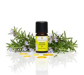 Huile aromatique BIO au romarin – Tonifiante et épicée
myaloe.ch

Claire, épicée et tonifiante – la puissance des herbes méditerranéennes pour la cuisine, les parfums et l'aromathérapie
Adieu le romarin séché, bonjour l'arôme intense et frais.
L'huile aromatique au romarin bio de myaloe.ch apporte la puissance authentique d'une branche de romarin fraîchement coupée directement dans votre cuisine et votre univers olfactif. Obtenue à partir de Rosmarinus officinalis issu de l'agriculture biologique contrôlée en Tunisie et extraite avec soin par distillation à la vapeur d'eau, cette huile aromatique de haute qualité séduit par son caractère frais, épicé, herbacé et acidulé

Que ce soit pour affiner les plats méditerranéens, pour créer des mélanges parfumés revigorants ou comme huile classique en aromathérapie, le romarin est considéré depuis des siècles comme un symbole de clarté, de vitalité et de vivacité d'esprit 1 à 2 gouttes suffisent pour donner de la profondeur aux plats ou remplir les pièces d'énergie.



✅ 4 avantages clés de l'huile aromatique BIO au romarin
1. Arôme authentique de romarin
Frais, intense et épicé-amer – comme une branche de romarin directement cueillie dans le jardin d'herbes aromatiques.

2. Tonifiant et favorisant la concentration
A un effet stimulant sur l'esprit et les sens – idéal en cas de fatigue, d'épuisement mental ou pour favoriser la concentration.

3. Utilisation polyvalente
Convient pour la cuisine aromatique, les diffuseurs, les mélanges parfumés et les applications aromathérapeutiques.

4. Qualité BIO et mise en bouteille artisanale en Suisse
100 % naturel, vegan, sans gluten, sans expérimentation animale – soigneusement mis en bouteille en Suisse.