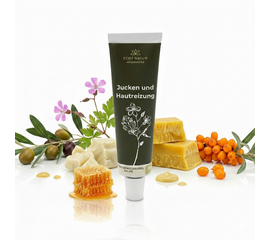 Pommade au bec-de-grue - Soin doux pour les peaux irritées et qui démangent
Myaloe.ch

La pommade au bec-de-grue d'ECHTE NATUR est une pommade de soin naturelle et artisanale destinée au soin cosmétique des peaux sensibles, irritées ou tendues
Sa formule soigneusement équilibrée est à base d'huile d'olive, de beurre de karité, de cire d'abeille et d'huile de pulpe d'argousier, enrichie en géranium robertianum, une plante traditionnellement appréciée dans la phytothérapie européenne.

La pommade est fabriquée à la main en Suisse avec amour, à partir d'herbes sauvages de Flüeli-Ranft, cueillies avec soin et transformées avec délicatesse. Elle convient à tous les âges et soutient les routines de soins pour les peaux sujettes aux démangeaisons, brûlures, sensations de tiraillement ou rougeurs, par exemple après des agressions extérieures ou en cas de peau sensible.

☀️ Récompensée par le prix d'excellence des European Natural Beauty Awards 2024 & 2025.


✨ 4 avantages clés de la pommade au géranium
✅ 1. Soin apaisant pour les peaux sensibles
Sa texture équilibrée procure une sensation agréable sur les peaux irritées ou tendues, sans alourdir.

✅ 2. Formule à base de plantes avec du géranium robertianum traditionnellement apprécié
Le géranium robertianum est depuis longtemps mentionné en botanique pour ses propriétés astringentes et de soin de la peau

✅ 3. Fabriqué à la main en Suisse
À base d'herbes sauvages issues de la cueillette sauvage contrôlée, soigneusement transformées en petits lots, chaque pommade est unique.

✅ 4. Convient à toute la famille
Un produit de soin naturel pour les enfants, les adultes et les peaux sensibles – à usage externe uniquement.