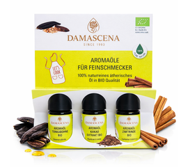 Aromaset für Feinschmecker
myaloe.ch
Tonkabohne · Kakao Extrakt · Zimtrinde – 100 % naturreine BIO Aromaöle
Kulinarische Präzision mit Charakter - Intensive Aromen. Tropfenweise dosiert. Natürlich BIO.
Das Aromaset für Feinschmecker ist die perfekte Wahl für alle, die beim Kochen und Mixen nicht improvisieren, sondern gezielt gestalten möchten. Drei edle BIO-Aromaöle eröffnen Dir neue Möglichkeiten in der Küche – präzise, kontrolliert und reproduzierbar.

Statt schwankender Gewürzqualität oder gemahlener Rohstoffe arbeitest Du mit hochkonzentrierten, stabilen Aromaölen, die schon in kleinsten Mengen überzeugen. Ideal für Desserts, Getränke, herzhafte Gerichte und kreative Signature-Kreationen.



Was ist das Aromaset „Aromaset für Feinschmecker“?
Ein hochwertiges Set aus drei 100 % naturreinen BIO-Aromaölen zur gezielten Aromatisierung von Speisen und Getränken.


Wofür eignet sich das Aromaset?
Für Süssspeisen, Desserts, Getränke, Cocktails, Saucen sowie ausgewählte herzhafte Gerichte mit Tiefe und Wärme.


Wie wendet man die Aromaöle an?
Ausschliesslich tropfenweise dosieren – idealerweise vorverdünnt in Fett, Sirup oder Alkohol.



✅ 4 Schlüsselvorteile des Aromasets für Feinschmecker
1️⃣ Hochkonzentrierte Aromakraft
Maximale Geschmacksintensität bei minimalem Einsatz – ein Tropfen genügt.

2️⃣ Kulinarische Kontrolle
Exakte Dosierung ohne Aromaschwankungen – perfekt für konstante Ergebnisse.

3️⃣ 100 % naturrein & BIO
Ohne Zusatzstoffe, vegan, glutenfrei und tierversuchsfrei.

4️⃣ Schweizer Handabfüllung
Sorgfältige Abfüllung in der Schweiz für Frische und Qualität