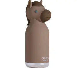 Asobu Bestie HAZEL das Pferd – Kinder Thermosflasche mit Strohhalm (460 ml)
myAloe.ch

Sanft ✵ verspielt ✵ verlässlich – mit HAZEL wird Trinken zum Lieblingsritual.
Die Asobu Bestie Trinkflasche HAZEL das Pferd verbindet liebevolles Pferde-Design mit hochwertiger Funktionalität. Der weiche, abnehmbare Silikonkopf im Pferde-Look schenkt Kindern ein vertrautes Gefühl und macht jede Trinkpause zu einem kleinen Glücksmoment.

Ob Kindergarten, Schule oder Familienausflug: Dank doppelwandiger Vakuumisolierung hält HAZEL Getränke bis zu 24 Stunden kalt oder 12 Stunden warm. Robust, auslaufsicher und frei von Schadstoffen – eine Kindertrinkflasche, die Eltern vertrauen und Kinder lieben.

Willkommen im Bestie Universe – wo Funktionalität auf Persönlichkeit trifft.
