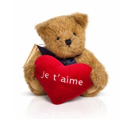 Boyds Teddy Bear „Leslie“ – Je t’aime

Ein Liebesbote zum Verschenken, Sammeln & Behalten
Manche Geschenke sagen mehr als tausend Worte.
Leslie sagt: „Je t’aime.“

Der Boyds Teddy „Leslie“ aus der beliebten Thinkin’ of Ya Kollektion ist ein romantisches Sammlerstück mit Herz – im wahrsten Sinne des Wortes. In seinen Pfoten hält er ein grosses, leuchtend rotes Plüschherz mit der liebevollen Stickerei „Je t’aime“.

Ob als Geschenk für einen besonderen Menschen oder als dekoratives Highlight – Leslie bringt Wärme, Zuneigung und Nostalgie in jedes Zuhause.

Leslie ist ca. 20 cm gross (8 inch) und begeistert mit seinem weichen, taupefarbenen Plüschfell. Seine beweglichen Arme und Beine (semi-jointed) ermöglichen verschiedene Sitz- und Dekopositionen.

Die elegante, dunkelblaue Satinschleife unterstreicht seinen klassischen Boyds-Charakter. Das hochwertige, rote Herz mit weisser Stickerei macht ihn zu einem emotionalen Geschenk mit bleibender Wirkung.

Ein Teddybär mit Sammlerqualität – liebevoll verarbeitet und voller Symbolkraft.



❓ Was ist „Leslie – Je t’aime“?
Ein ca. 20 cm grosser Boyds Teddybär aus der Thinkin’ of Ya Kollektion mit beweglichen Gelenken und einem bestickten roten Herz. Ein hochwertiges Plüschtier mit Sammlercharakter und romantischer Botschaft.