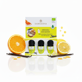 Aromaset zum Backen – Natürlich backen. Intensiv geniessen.
myaloe.ch
Orange süss · Vanille Bourbon · Zitrone  - 100% natürliche BIO Aromaöle


Das Aromaset zum Backen von myaloe.ch ist die perfekte Basis für alle, die Backen, Desserts und Getränke auf ein neues Genussniveau heben möchten – natürlich, präzise dosierbar und ohne künstliche Zusätze.

Das Set vereint drei der beliebtesten Bio-Aromaöle in höchster Qualität:

Orange süss BIO – fruchtig, sonnig und stimmungserhellend

Vanille Bourbon BIO – weich, warm und verführerisch

Zitrone BIO – spritzig, klar und belebend

Ob Kuchen, Gebäck, Desserts oder Getränke: Bereits 1–2 Tropfen genügen, um deinen Kreationen Tiefe, Frische und Eleganz zu verleihen – ohne Reiben, Pressen oder Verderb. Ideal für bewusste Genießer:innen, Hobbybäcker:innen und Feinschmecker:innen, die Wert auf Qualität, Nachhaltigkeit und intensiven Geschmack legen.