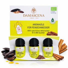 Assortiment d'arômes pour les gourmets
myaloe.ch
Fève tonka · Extrait de cacao · Écorce de cannelle – Huiles aromatiques 100 % naturelles et biologiques
Précision culinaire et caractère – Arômes intenses. Dosage goutte à goutte. Naturellement biologique.
Le set d'arômes pour les gourmets est le choix idéal pour tous ceux qui ne veulent pas improviser lorsqu'ils cuisinent et mixent, mais préfèrent créer de manière ciblée. Trois huiles aromatiques BIO raffinées vous ouvrent de nouvelles possibilités en cuisine – précises, contrôlées et reproductibles

Au lieu d'utiliser des épices de qualité variable ou des matières premières moulues, vous travaillez avec des huiles aromatiques hautement concentrées et stables, qui convainquent même en très petites quantités. Idéal pour les desserts, les boissons, les plats salés et les créations originales



Qu'est-ce que le coffret d'arômes « Coffret d'arômes pour gourmets » ?
Un coffret haut de gamme composé de trois huiles aromatiques 100 % naturelles et biologiques pour aromatiser de manière ciblée les plats et les boissons.


À quoi sert le coffret d'arômes ?
Pour les desserts, les boissons, les cocktails, les sauces et certains plats salés auxquels il apporte profondeur et chaleur.


Comment utiliser les huiles aromatiques ?
À doser exclusivement goutte à goutte, idéalement après dilution dans de la matière grasse, du sirop ou de l'alcool.