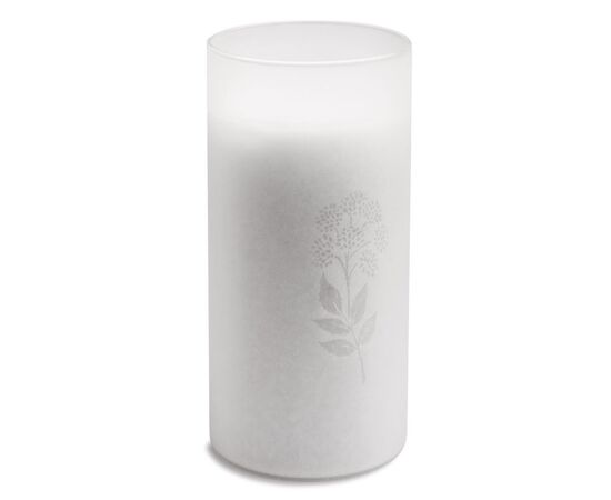 Allgäuer Heilkräuter-Kerze im Glas – Serie Berglicht "Engelslicht"


Berglicht - im eingravierten Glas.
Acht ausgewählte Themen der Allgäuer Heilkräuter-Kerze sind mit ihrer fein abgestimmten Heilkräutermischung in ein wieder verwendbares Glas mit passender Pflanzengravur gegossen. Deckel aus zertifiziertem Holz.

Ein Licht für das Innerste. Die Lärche als Lichtbaum und weitere wertvolle Inhaltsstoffe wie zum Beispiel die Engelwurz als Lichtpflanze öffnen die Tür zum immerwährenden inneren Herzensfeuer. Sie unterstützen dabei, die göttliche Gnade einzulassen und auch in schwierigen Zeiten die Verbindung zum grossen Ganzen zu halten. Wie ein geborgener, warmer Mantel umhüllen sie Aura und Räume.

Die Berglicht-Kerze Engelslicht im Glas wird in einer kleinen Manufaktur in den Allgäuer Alpen mit viel Sorgfalt und Achtsamkeit hergestellt. Verwendet werden hochwertige pflanzliche Stearine aus nachhaltigem und fairem Anbau, naturreine ätherische Öle, sowie Heilkräuter aus biologischem Anbau oder Wildsammlung. 

Die Verarbeitung erfolgt nach fundiertem traditionellen Heilwissen, in stofflicher und feinstofflicher Form abgestimmt auf das Thema Engelslicht.



Durchmesser: Ø ca. 7 cm
Höhe: ca. 15cm
Gewicht: 560 Gramm
Brenndauer: bis zu 60 Stunden
Inhaltsstoffe: Olivenwachs,100% pflanzliches Stearin, Pflanzenauszüge aus biologischem Anbau ätherische Öle