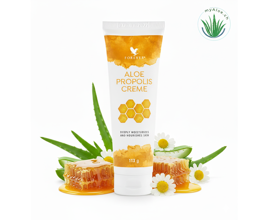 Forever Living - Aloe Propolis Creme
 
Creme mit Propolis und Aloe Vera für trockene und gereizte Haut.
Eine einzigartige Creme für trockene und gereizte Haut. Aloe-Vera-Gel im Verbund mit Bienenpropolis, Vitaminen, Kamille und rückfettenden Ölen ist ein exzellenter Feuchtigkeitsspender. Unterstützt die Pflege bei wunder und rissiger Haut.
 

Aloe Propolis Creme
Aloe-Vera-Gel kombiniert mit Bienenpropolis, Vitaminen, Kamille und rückfettenden Ölen ergibt die einzigartige Aloe Propolis Creme für den täglichen Gebrauch. Eine Körper- und Gesichtscreme als exzellenter Feuchtigkeitsspender für die Haut. Die Feuchtigkeitscreme für trockene Haut eignet sich auch besonders gut für einen gereizten Hautzustand.


74% reines Aloe-Vera-Gel
Für den täglichen Gebrauch
Vereint die pflegenden Eigenschaften von Aloe Vera mit dem Schutz des Bienenpropolis
Ideale Pflege für beanspruchte Haut, sowie für trockene, strapazierte und rissige Haut (auch bei der Hand- und Fusspflege)
Ideal zum Wintersport
Ohne Wasseranteil
Hinterlässt keine Fettflecken
Unterstützende Pflege bei Neurodermitis und Akne
Kann Hautunreinheiten wie Pickeln oder Mitessern vorbeugen

 
Anwendung: Grosszügig auf die Haut auftragen und einmassieren. Ideal auch nach der Rasur zum Schutz der Haut. 
TIPP: Haut vorher mit Aloe First (Art. 40) einsprühen.
