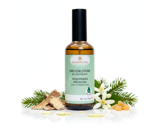 Spray per ambienti alle tre gemme - Protezione, chiarezza e purezza


Il Three Gemstones Room Spray è più di una semplice fragranza: è un potente compagno di protezione, chiarezza ed equilibrio interiore. La composizione unica di radice di angelica, ago di abete rosso, neroli e incenso crea un'atmosfera di purezza e leggerezza. Aiuta a liberare la mente, a proteggere l'aura e a liberare gli spazi dalle energie negative.

Ideale per la casa, gli ambienti di lavoro, le sale di terapia, le spa e le aree benessere, nonché per gli hotel e le sale conferenze.



✅ 4 benefici chiave in sintesi
✔️ Protettivo e purificante - aiuta a trasformare le energie negative
✔️ Mente chiara e concentrazione - favorisce la forza mentale e la concentrazione
✔️ Emotional Balance - calma i nervi e porta equilibrio interiore
✔️ Uso versatile - per stanze private, ambienti professionali e rituali spirituali