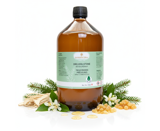 Spray per ambienti alle tre gemme - Protezione, chiarezza e purezza


Il Three Gemstones Room Spray è più di una semplice fragranza: è un potente compagno di protezione, chiarezza ed equilibrio interiore. La composizione unica di radice di angelica, ago di abete rosso, neroli e incenso crea un'atmosfera di purezza e leggerezza. Aiuta a liberare la mente, a proteggere l'aura e a liberare gli spazi dalle energie negative.

Ideale per la casa, gli ambienti di lavoro, le sale di terapia, le spa e le aree benessere, nonché per gli hotel e le sale conferenze.



✅ 4 benefici chiave in sintesi
✔️ Protettivo e purificante - aiuta a trasformare le energie negative
✔️ Mente chiara e concentrazione - favorisce la forza mentale e la concentrazione
✔️ Emotional Balance - calma i nervi e porta equilibrio interiore
✔️ Uso versatile - per stanze private, ambienti professionali e rituali spirituali