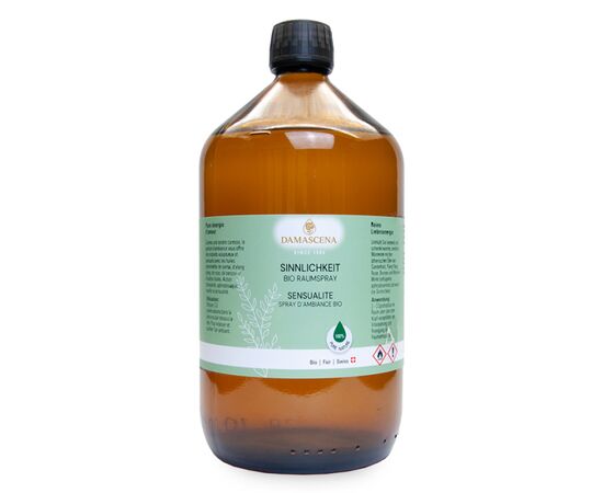 Sinnlichkeit Raumspray - Reine Liebesenergie für Herz & Seele


Das Sinnlichkeit Raumspray BIO ist mehr als nur ein Duft – es ist eine Einladung zu liebevollen Momenten, Nähe und Harmonie. Die edle Komposition aus 100 % naturreinen ätherischen Ölen von Sandelholz, Ylang Ylang, Rose, Benzoe und weiteren erlesenen Essenzen umhüllt Dich zart und verströmt eine Atmosphäre von Wärme, Geborgenheit und Sinnlichkeit.

Ob im Wohnzimmer, Schlafzimmer, SPA oder Therapieraum – dieses Raumspray schafft eine einzigartige, liebevolle Stimmung und verwandelt jeden Raum in eine Oase voller Zärtlichkeit und Herzöffnung.


✅ 4 Schlüsselvorteile auf einen Blick
✔️ 100 % naturrein & BIO – ohne synthetische Zusätze, vegan & tierversuchsfrei
✔️ Aphrodisierend & beflügelnd – steigert die Sinnlichkeit, fördert Nähe & Geborgenheit
✔️ Tradition & Luxus vereint – mit den Königinnen der Düfte: Rose, Sandelholz & Ylang Ylang
✔️ Handabgefüllt in der Schweiz – nachhaltige Glasflaschen in 100 ml, 500 ml oder 1'000 ml