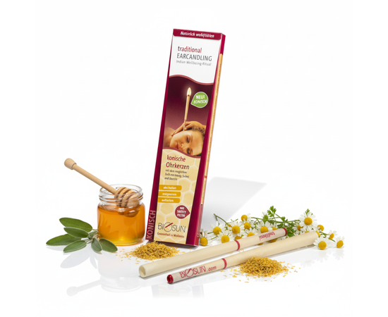 Bougies auriculaires traditionnelles au parfum magique de miel, de sauge et de camomille


Les bougies auriculaires Biosun Traditional ont un parfum relaxant de miel, de sauge et de camomille. Elles sont fabriquées à la main, avec amour, à partir de coton et de cire d'abeille, selon une tradition ancestrale.
L'essence aromatique traditionnelle vous entraîne dans une profonde détente grâce à son parfum magique. La combinaison d'arômes naturels de haute qualité vous redonne des forces et vous fait ressentir un grand bien-être.

D'une manière simple et naturelle, ce rituel conduit à une détente globale du corps, de l'esprit et de l'âme. La chaleur, les parfums agréables, les sons doux ainsi que le léger crépitement de la flamme de la bougie auriculaire conduisent à un triple accord des sens. Ceux qui apprécient le Earcandling glissent lentement dans un état de relaxation profonde.



✅ Détails sur les bougies auriculaires Biosun
Durée de combustion : 10-12 minutes par bougie auriculaire
Longueur : environ 22 cm
Conservation : au sec et au frais