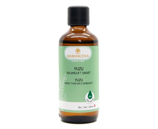Smart Yuzu Raumduft – 100 % naturreines Raumparfum für den SMART Aroma Diffuser


Erlebe pure Sommerfrische mit dem Smart Yuzu Raumduft, einem spritzig-fruchtigen Duftbouquet aus 100 % naturreinen ätherischen Ölen. Die einzigartige Kombination von Yuzu, Grapefruit, Orange, Zitronengras, Weihrauch, Ho-Holz und Patchouli schenkt Leichtigkeit, Frische und eine Atmosphäre voller Lebensfreude.

Handabgefüllt in der Schweiz, nachhaltig, vegan und ohne synthetische Zusätze – für ein natürliches Wohlfühlambiente, das Körper, Geist und Seele harmonisiert. (Verwende den Smart Raumduft nur für den Smart Aroma Diffuser!)



✅ 4 Schlüsselvorteile auf einen Blick ¹⁾
✔️ Spritzig-fruchtiger Sommerduft – hebt die Stimmung, belebt & harmonisiert
✔️ Reinigt & erfrischt die Raumluft – ideal für Zuhause, Büro, Praxis & Wellnessräume
✔️ 100 % naturrein & vegan – handabgefüllt in der Schweiz, frei von synthetischen Zusätzen
✔️ Traditionell bewährte Aromatherapie-Essenzen – Yuzu, Zitronengras, Weihrauch & Patchouli für Balance & Wohlbefinden