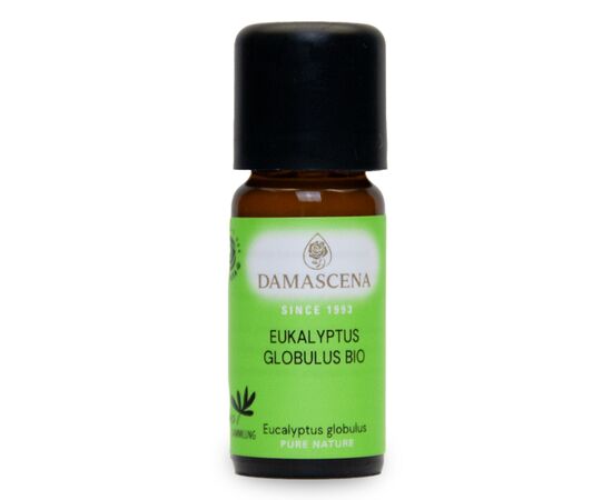 Eukalyptus Globulus BIO – Befreiend. Belebend. Klar.


Atme tief durch – mit der kraftvollen Frische des Eukalyptus!

Das ätherische Eukalyptus Globulus BIO Öl von myAloe.ch ist ein Klassiker unter den Naturölen, wenn es um freie Atmung, Vitalität und mentale Stärke geht.
Sein klarer, kampferartiger Duft reinigt die Luft, belebt die Sinne und schenkt neue Energie – ideal bei Erschöpfung, geistiger Müdigkeit oder in der Erkältungszeit.

Hergestellt aus den Blättern des Eucalyptus globulus, enthält das Öl einen hohen Anteil an 1,8-Cineol (Eucalyptol) – bekannt für seine schleimlösenden, antibakteriellen und entzündungshemmenden Eigenschaften.
Ein reiner Atem, ein klarer Geist und neue Kraft – das ist die wohltuende Wirkung dieses naturreinen Bio-Öls.

Eukalyptus Globulus BIO verbindet Frische und Reinheit auf einzigartige Weise. Der Duft erinnert an klare Bergluft und hilft, tief durchzuatmen – besonders wohltuend bei Atemwegsbeschwerden oder Erschöpfung.
Es klärt den Geist, fördert Konzentration und stärkt das Durchhaltevermögen – perfekt für lange Arbeitstage oder zur Unterstützung in der Lernphase. Auch in der Naturheilkunde wird Eukalyptus seit Jahrhunderten geschätzt – als reinigender, schützender und vitalisierender Begleiter.