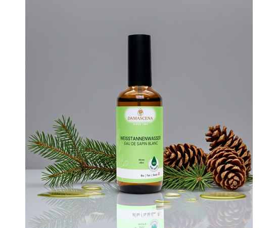 ❤️ Feedback dei clienti
«Una spruzzata e mi sembra di passeggiare nel bosco. La mia mente si schiarisce, gli ambienti sembrano più freschi e la mia pelle adora quest'acqua vegetale.»
m
yaloe.ch
✨ Profilo olfattivo ed effetto olfattivo dell'acqua di abete bianco BIO
Profilo olfattivo

✔️ Fresco, limpido, boschivo, verde, rinfrescante, naturale e puro

Effetto olfattivo Emotivo

✔️ Mette ordine nei pensieri e nelle emozioni e ha un effetto liberatorio in caso di oppressione interiore o esaurimento mentale
✔️ Rafforza la stabilità, il radicamento e l'orientamento interiore - ideale in caso di stress, sovraccarico sensoriale e irrequietezza mentale

Effetto della fragranza Fisico
✔️ Rinfrescante e vitalizzante, benefico per la pelle e la respirazione
✔️ Aiuta in caso di stanchezza, piacevolmente purificante dopo l'attività fisica o lunghe giornate





⭐ Dettagli del prodotto Acqua di abete bianco BIO
✅ Acqua di abete bianco BIO, acqua vegetale naturale al 100%
✅ Nome latino: Abies alba
✅ Garanzia della massima qualità biologica CH-BIO 006

☑️ Qualità: da coltivazione biologica controllata (k.b.A.), senza sperimentazione sugli animali, vegano
☑️ Origine: Svizzera
☑️ Produzione: distillazione delicata con vapore acqueo, processo di raffinazione secondo Damascena

ℹ️ Contenuto: 100 ml, 500 ml o 1000 ml