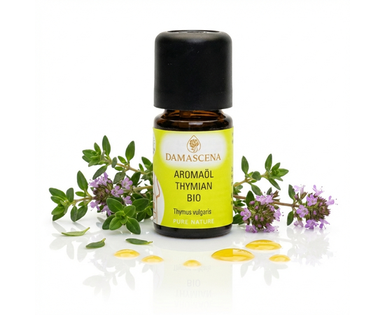 Huile aromatique au thym BIO – puissante, épicée et stimulante
myaloe.ch

Huile aromatique BIO 100 % naturelle pour la cuisine, la parfumation et l'aromathérapie
L'huile aromatique au thym BIO de myaloe.ch est synonyme de puissance herbacée intense, de pureté naturelle et d'utilisations variées. Obtenue à partir de Thymus vulgaris issu de l'agriculture biologique contrôlée en France, cette huile aromatique de haute qualité séduit par son caractère herbacé, légèrement poivré et son effet stimulant sur le corps et l'esprit.

Qu'il soit utilisé pour rehausser subtilement les plats dans la cuisine aromatique, pour parfumer les pièces ou comme huile classique en aromathérapie, le thym est un compagnon intemporel pour les personnes en quête de clarté, de force et de soutien naturel. Une seule goutte suffit pour rehausser vos plats ou donner de la profondeur et de la structure à vos compositions parfumées.



✅ 4 avantages clés de l'huile aromatique de thym BIO
1. Arôme herbacé intense
Puissant, épicé et incomparable – idéal pour les plats savoureux et les mélanges parfumés au caractère affirmé.

2. Activant et fortifiant
Favorise la vivacité d'esprit, la concentration et la stabilité intérieure, en particulier dans les phases exigeantes.

3. Polyvalent
Convient à la cuisine aromatique, aux diffuseurs, aux mélanges parfumés et aux applications classiques d'aromathérapie.

4. Qualité BIO et mise en bouteille artisanale en Suisse
100 % naturel, issu de l'agriculture biologique contrôlée, vegan, sans expérimentation animale et mis en bouteille à la main en Suisse.