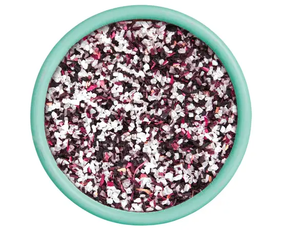❤️ Randen-Carpaccio mit SAL de IBIZA Granito con Hibiscus
Vegetarisches Rezept mit Hibiskus-Meersalz – frisch, farbenfroh & aromatisch

Dieses vegetarische Randen-Carpaccio wird mit einer Zitrus-Vinaigrette und SAL de IBIZA Granito con Hibiscus verfeinert. Das Meersalz mit Hibiskusblüten bringt eine feine Säure, mineralische Tiefe und einen dekorativen Farbakzent auf den Teller – ideal als Vorspeise oder leichter Hauptgang.

➡️ Zutaten (2 Portionen)

2 mittelgrosse Randen (gekocht oder ofengegart)
Saft von ½ Bio-Orange
Saft von ½ Bio-Zitrone
3 EL Olivenöl extra vergine
1–2 TL SAL de IBIZA Granito con Hibiscus
Rucola oder Babyspinat
Optional: Ziegenfrischkäse oder Burrata
Schwarzer Pfeffer
Optional: geröstete Pinienkerne oder Baumnüsse
⬅️ Zubereitung

Randen schälen und fein hobeln, auf einem Teller auslegen.
Zitrussaft mit Olivenöl zu einer Vinaigrette verrühren.
Randen marinieren und mit Rucola ergänzen.
Kurz vor dem Servieren mit SAL de IBIZA Granito con Hibiscus bestreuen und optional verfeinern.
