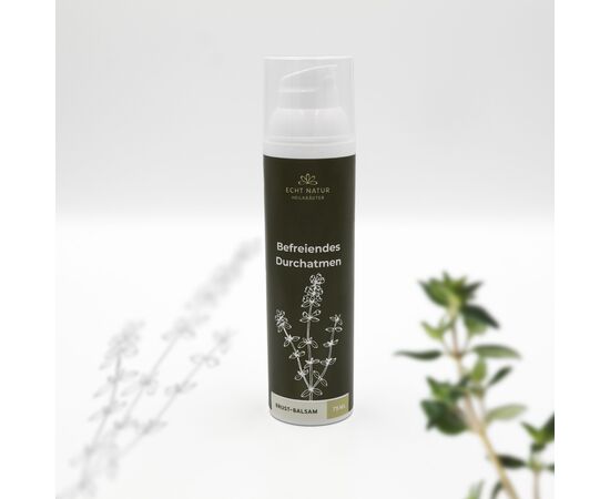 ❓ Questions fréquentes – réponses claires
Qu'est-ce que le baume pour la poitrine ?
Un baume de soin artisanal à base d'ingrédients naturels destiné à un usage cosmétique externe sur la poitrine et le dos.

À quoi sert le baume pour la poitrine ?
Pour des massages apaisants en cas de malaise physique, en particulier pendant la saison froide, ou comme rituel relaxant le soir.

Comment utiliser le baume pour la poitrine ?
Massez doucement une petite quantité 1 à 2 fois par jour – à utiliser uniquement sur une peau intacte.



❤️ Témoignage client
« Un baume merveilleux pour les jours froids. Son parfum est agréablement chaud et j'apprécie beaucoup le masser le soir. »
— Claudia M., cliente de Saint-Gall


ℹ️ Détails du produit
✅ Contenu : 75 ml de baume pour la poitrine - Respiration libératrice
✅ Type de peau : Peaux normales à abîmées
✅ Qualité : ingrédients végétaux et herbes sauvages 100 % naturelles sélectionnées
✅ Propriétés : soulage la respiration difficile et apaise la toux, l'enrouement et le rhume
✅ Fabrication : Développé avec amour en Suisse et produit de manière durable
✅ Sans : parfums et colorants synthétiques, parabènes, additifs chimiques