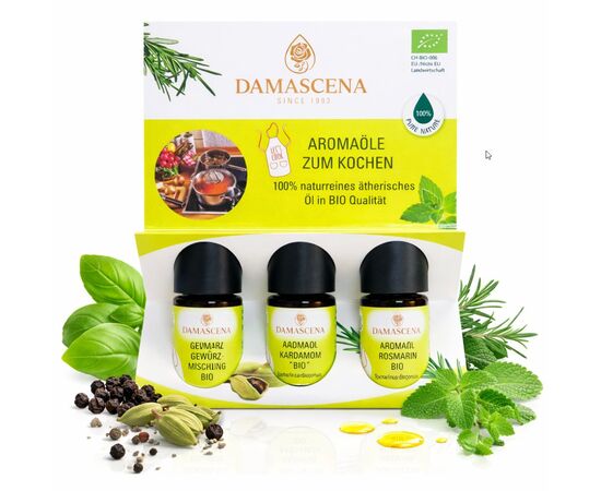 Aromaset zum Kochen – BIO Aromaöle für präzisen Geschmack
myaloe.ch
Gewürzmischung ★ Kardamom ★ Rosmarin – 100 % naturreine BIO Aromaöle
Das Aromaset zum Kochen vereint drei sorgfältig abgestimmte, 100 % naturreine BIO-Aromaöle, die speziell für den kulinarischen Einsatz entwickelt wurden. Die ausgewogene Gewürzmischung, aromatischer Kardamom und charakterstarker Rosmarin ermöglichen es, Speisen gezielt, sauber und reproduzierbar zu aromatisieren – ohne Mahlen, Hacken oder Frischeverlust.

Dank der hohen Konzentration reichen wenige Tropfen, um Gerichten Tiefe, Frische und Würze zu verleihen. Ideal für ambitionierte Hobbyköchinnen, kreative Küchenprofis und alle, die Geschmack bewusst und kontrolliert einsetzen möchten.



❓Was ist das Aroma Set „zum Kochen“?
Ein Set aus drei biologisch zertifizierten, ätherischen BIO-Aromaölen (Gewürzmischung, Kardamom, Rosmarin) zur Aromatisierung von Speisen und Getränken.



❓Wofür eignet sich das Aromaset?
Für herzhafte und süsse Küche, mediterrane Gerichte, Ofen- & Pfannengerichte, Saucen, Desserts sowie Getränke, bei denen präzise Dosierung und intensiver Geschmack gefragt sind.



❓Wie wendet man die Aromaöle an?
Ausschliesslich tropfenweise und sparsam. Idealerweise vorverdünnt in Fett, Sirup oder Alkohol und erst danach ins Gericht einarbeiten.

Dieses Aromaset ist für Menschen, die Geschmack bewusst gestalten möchten. Für alle, die Natürlichkeit, Kontrolle und Genuss verbinden – vom schnellen Alltagsgericht bis zur kreativen Signature-Kreation.



✅ 4 Schlüsselvorteile des Aromasets zum Kochen
Hochkonzentrierte Aromakraft – ein Tropfen genügt.
Kulinarische Präzision – reproduzierbare Ergebnisse ohne Aromaschwankungen.
100 % naturrein & BIO – ohne Zusatzstoffe, vegan, glutenfrei.
Schweizer Handabfüllung – hohe Frische, kurze Wege.