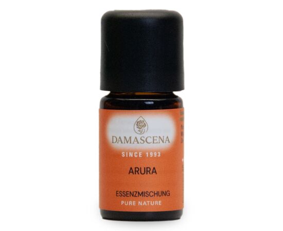 ✨ Profilo olfattivo ed effetto della fragranza
Caratteristiche della fragranza: calda, delicatamente speziata, leggermente floreale, legnosa e terrosa

Emotivo:

favorisce i momenti di raccoglimento e di pace interiore
promuove un'atmosfera meditativa
trasmette sicurezza e chiarezza
Fisico (percepito aromaticamente):

piacevolmente equilibrante come profumo per ambienti
crea un ambiente armonioso per il relax e la concentrazione


⭐ Sinergia di potenti essenze vegetali biologiche
Questa miscela di essenze unisce i poteri delle piante ricche di tradizione:

Palmarosa BIO – delicatamente floreale, con un carattere equilibrato
Cardamomo BIO – caldo, speziato, stimolante
Ginepro BIO – fresco, chiaro, aromatico
Legno di cedro BIO – legnoso, radicante, stabilizzante

L'interazione di queste essenze crea una composizione profumata rotonda, meditativa e profonda.



☀️ Uso tradizionale nell'aromaterapia
Da secoli gli oli essenziali vengono utilizzati in diverse culture come profumi nei rituali, nella meditazione e nella profumazione degli ambienti. Anche nelle tradizioni tibetane le miscele di piante aromatiche erano apprezzate per creare un'atmosfera di consapevolezza e accompagnare le pratiche spirituali.

Un momento profumato può trasformare una stanza e con essa l'atmosfera. La miscela di essenze Arura invita a fermarsi, respirare profondamente e vivere un momento consapevole di equilibrio.
